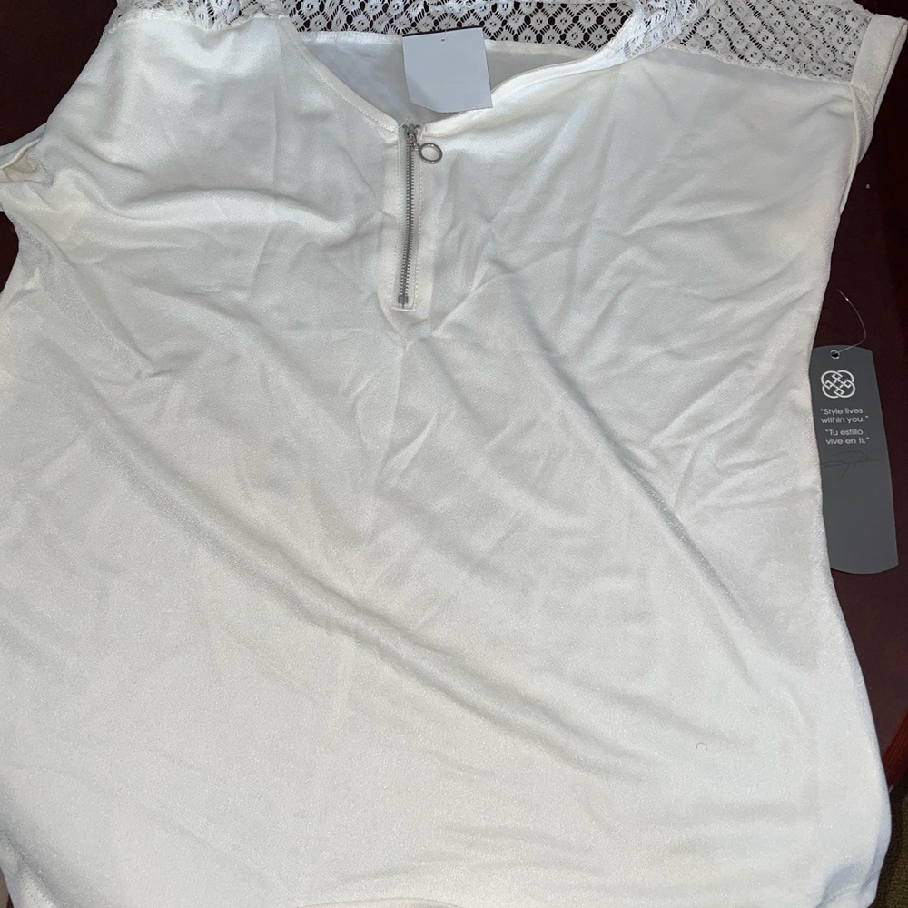 Women shirts Size L